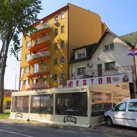 Отель Domin Осиек Экстерьер фото